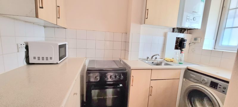 4 bed flat to rent in Barton House, Bow Road E3, £2,496 pcm