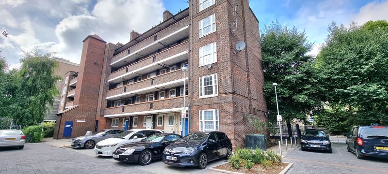 4 bed flat to rent in Barton House, Bow Road E3, £2,496 pcm