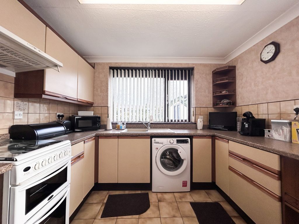 3 bed semi-detached house for sale in Dewsbury Avenue, Scunthorpe DN15, £149,995
