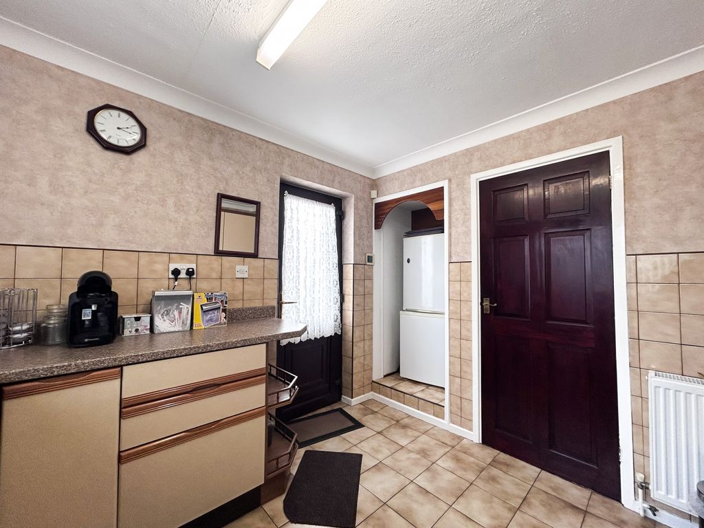 3 bed semi-detached house for sale in Dewsbury Avenue, Scunthorpe DN15, £149,995