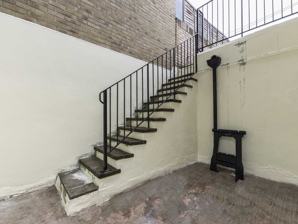 2 bed flat to rent in Shepherds Bush Road, London W6, £2,448 pcm