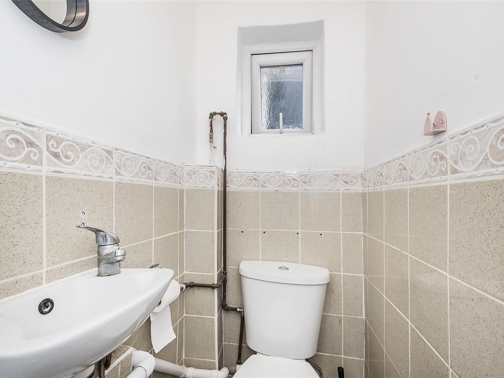 3 bed property for sale in Beaconsfield Road, London E10, £650,000