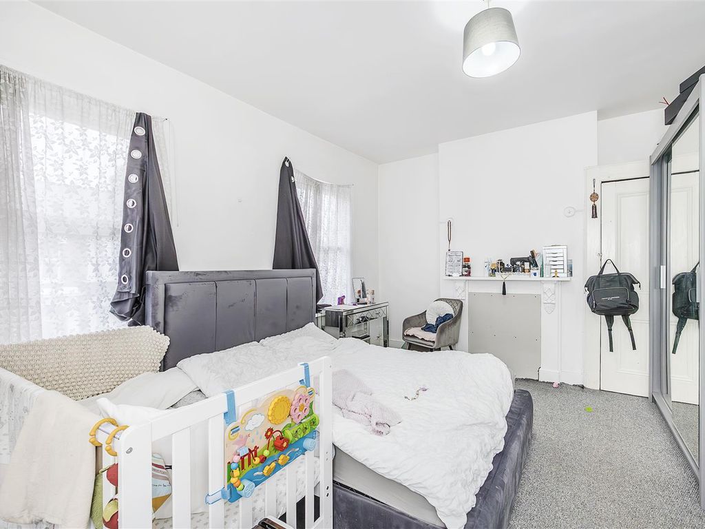 3 bed property for sale in Beaconsfield Road, London E10, £650,000