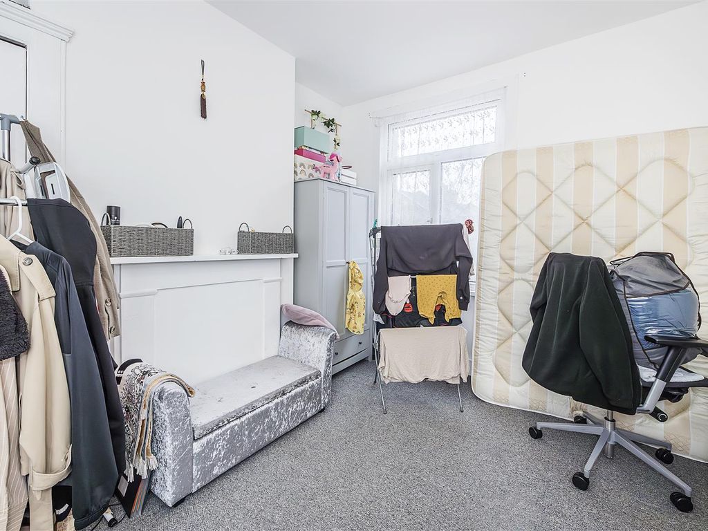 3 bed property for sale in Beaconsfield Road, London E10, £650,000