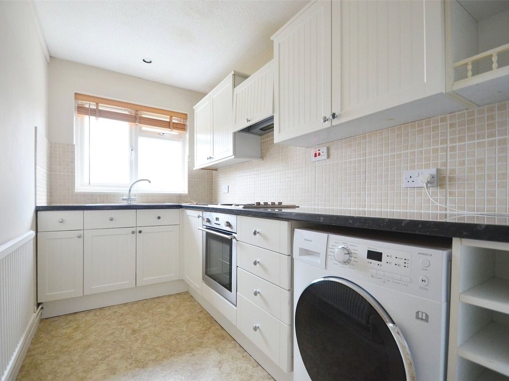 1 bed maisonette to rent in Mariette Way, Wallington, Surrey SM6, £1,095 pcm