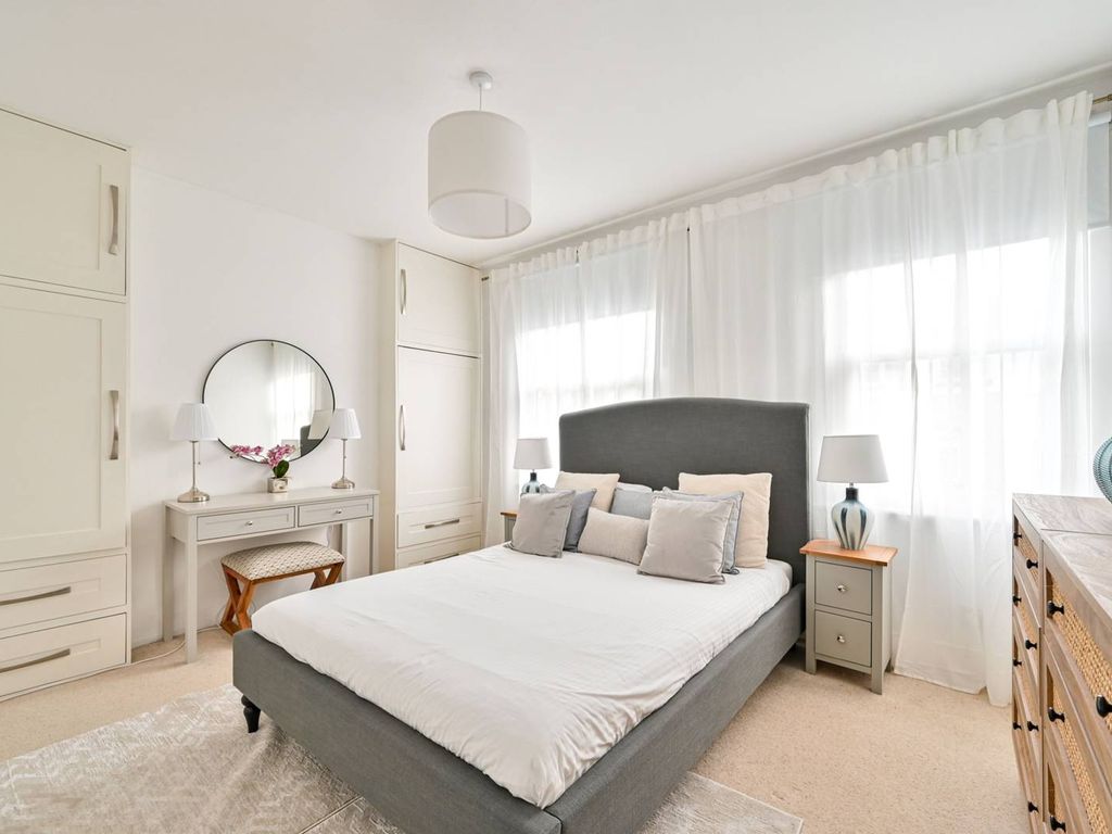 2 bed property for sale in Harbinger Road, Isle Of Dogs, London E14, £650,000