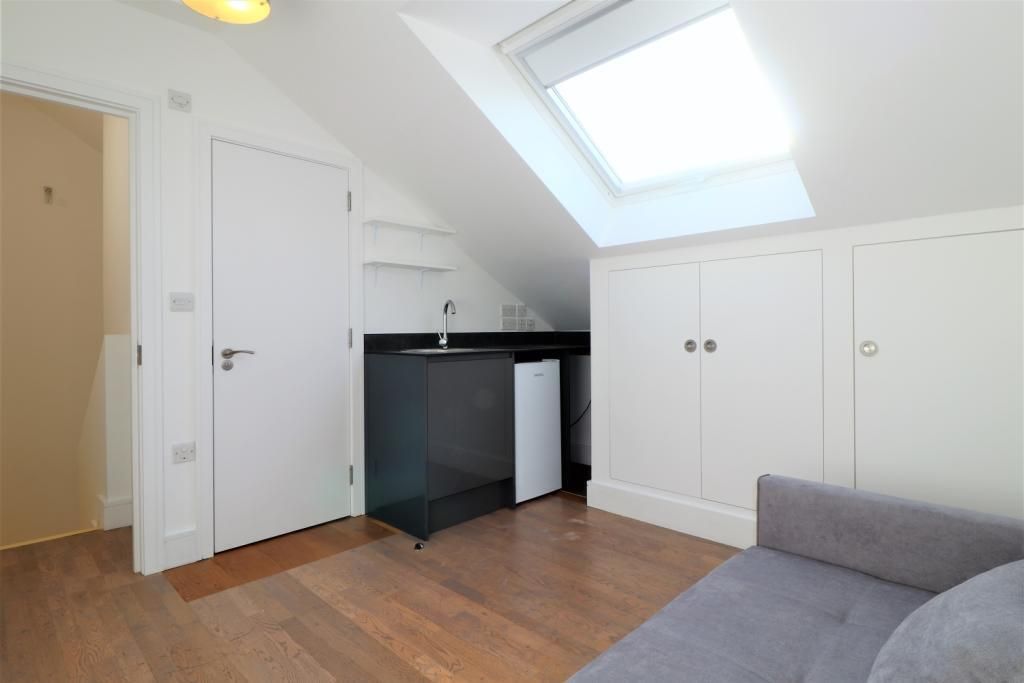 Studio to rent in Church Terrace, London NW4, £950 pcm