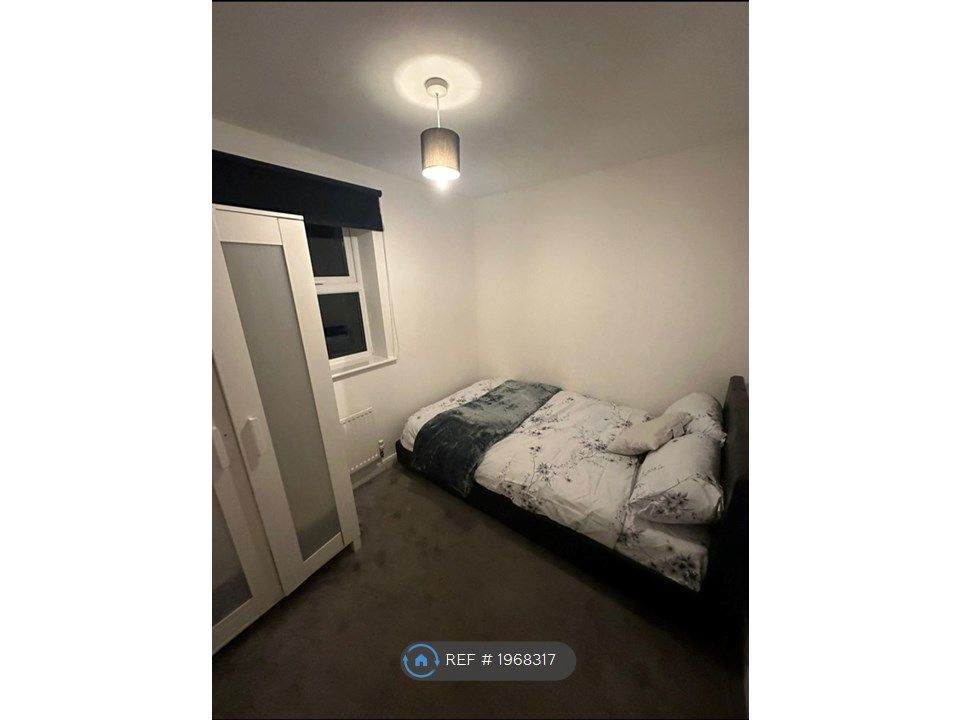 Room to rent in Poppleton Close, Coventry CV1, £480 pcm