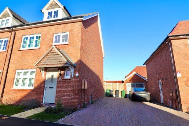 4 bed property to rent in Hazel Road, Basildon SS16, £2,400 pcm