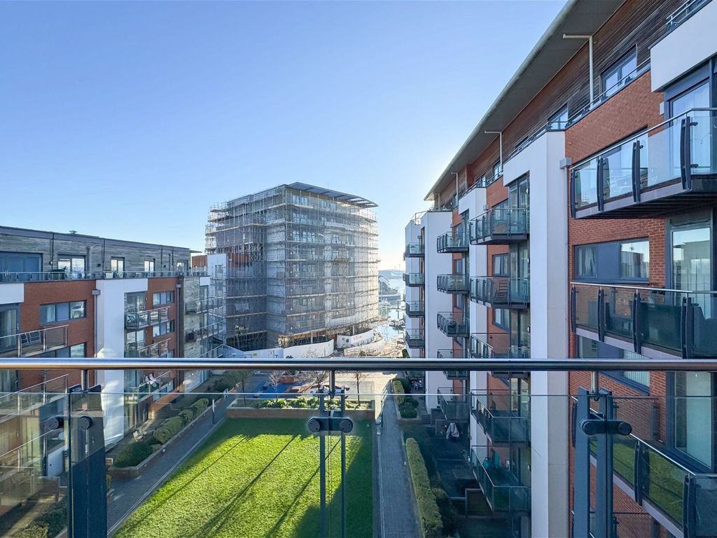 2 bed flat to rent in Sirocco, Channel Way, Southampton, Hampshire SO14, £1,750 pcm