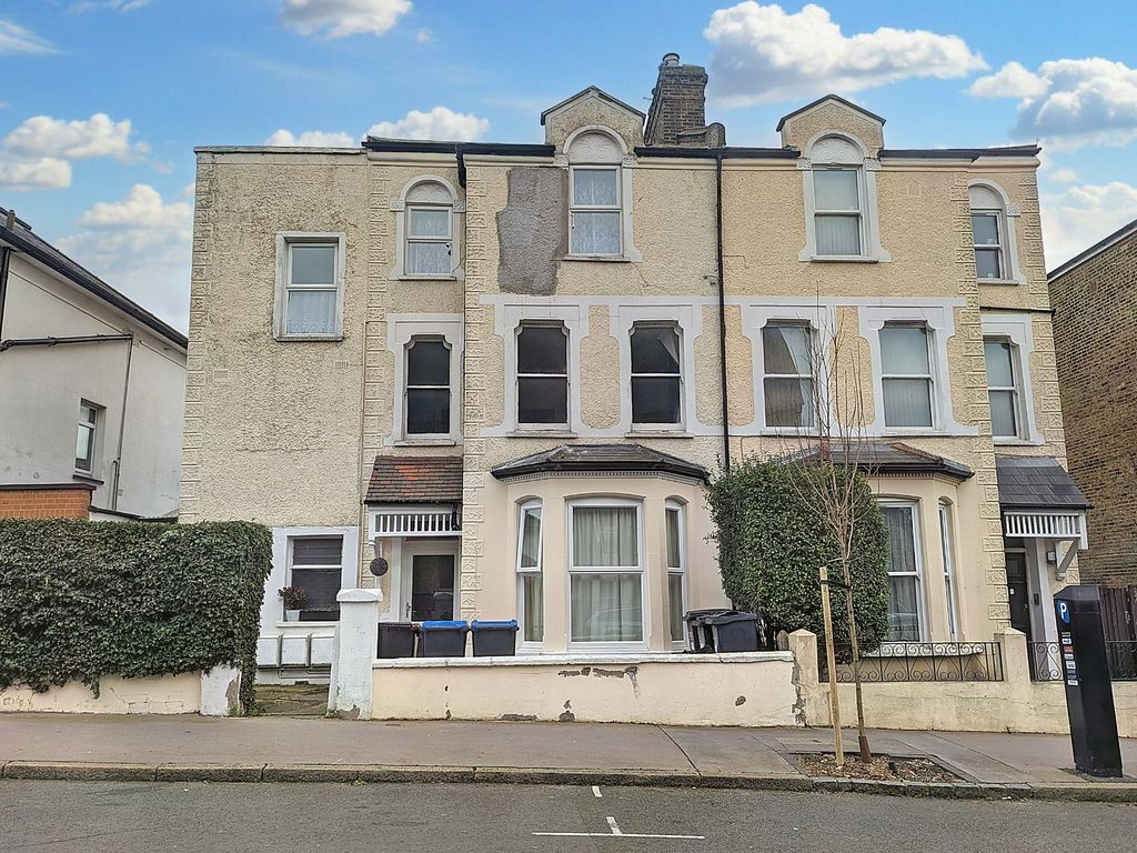 2 bed flat for sale in St. Pauls Road, Thornton Heath CR7, £135,000
