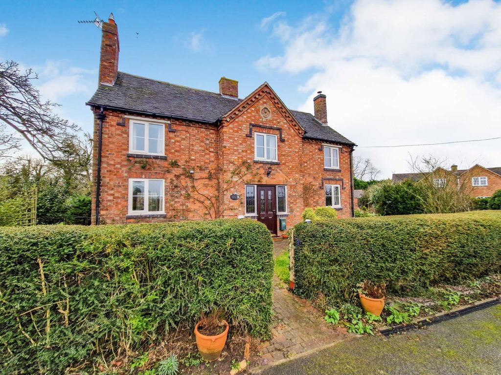 4 bed detached house for sale in Harewell Lane, Besford, Worcestershire WR8, £725,000