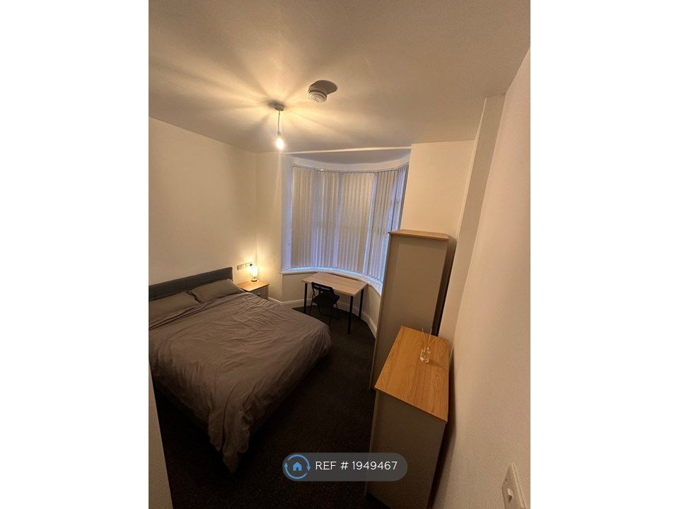Room to rent in Grange Road, Smethwick B66, £650 pcm