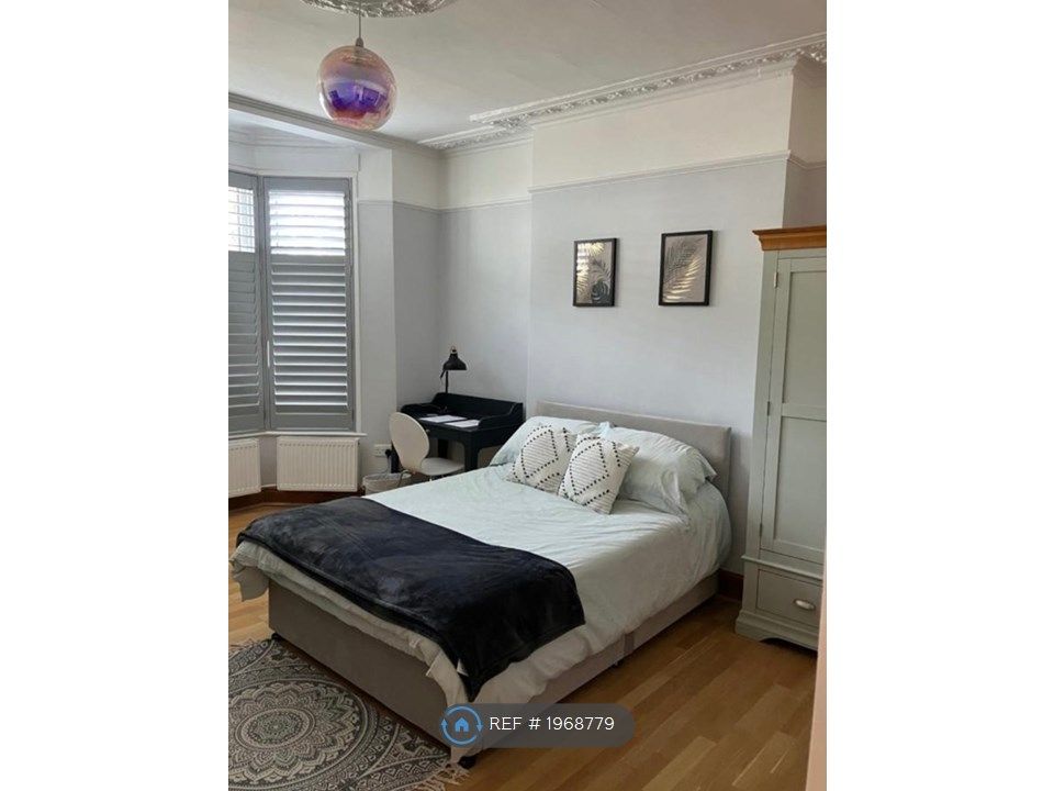 Room to rent in Whittington Road, London N22, £1,300 pcm