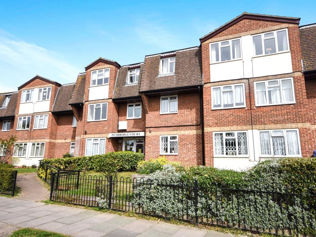 1 bed flat for sale in Pembridge Court, Riviera Drive, Southend-On-Sea, Essex SS1, £100,000
