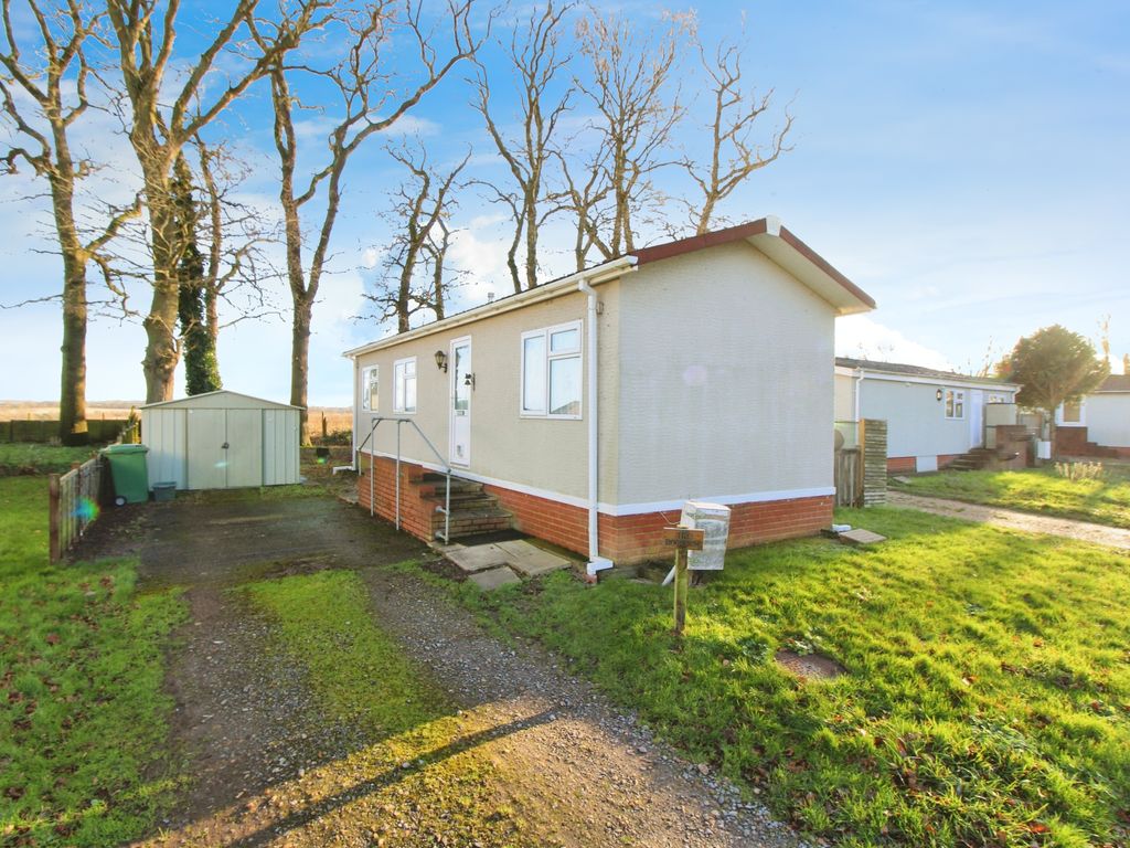 2 bed property for sale in Bere Hill Caravan Site, Whitchurch RG28, £100,000