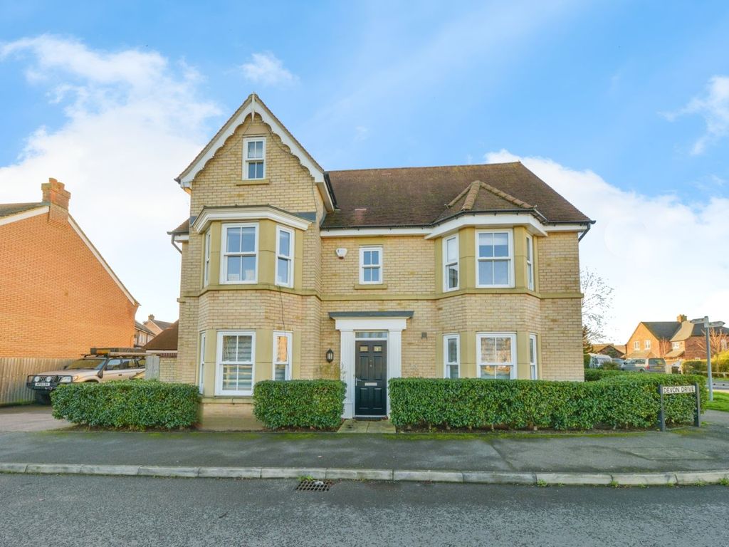 6 bed detached house for sale in Devon Drive, Biggleswade SG18, £695,000