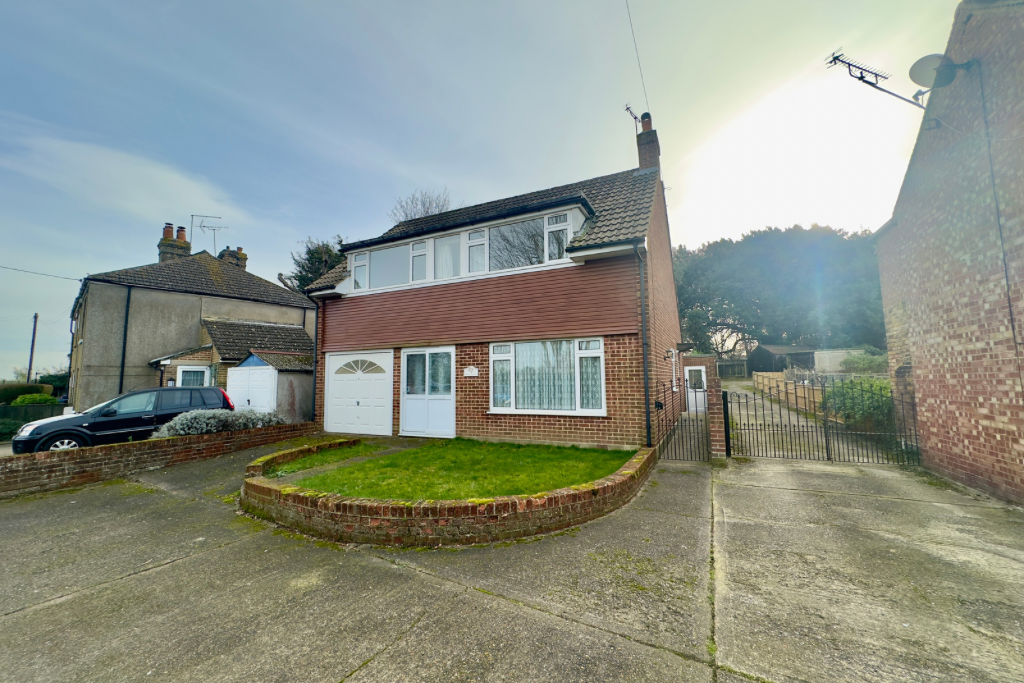 3 bed detached house for sale in The Street, Sandwich CT13, £450,000