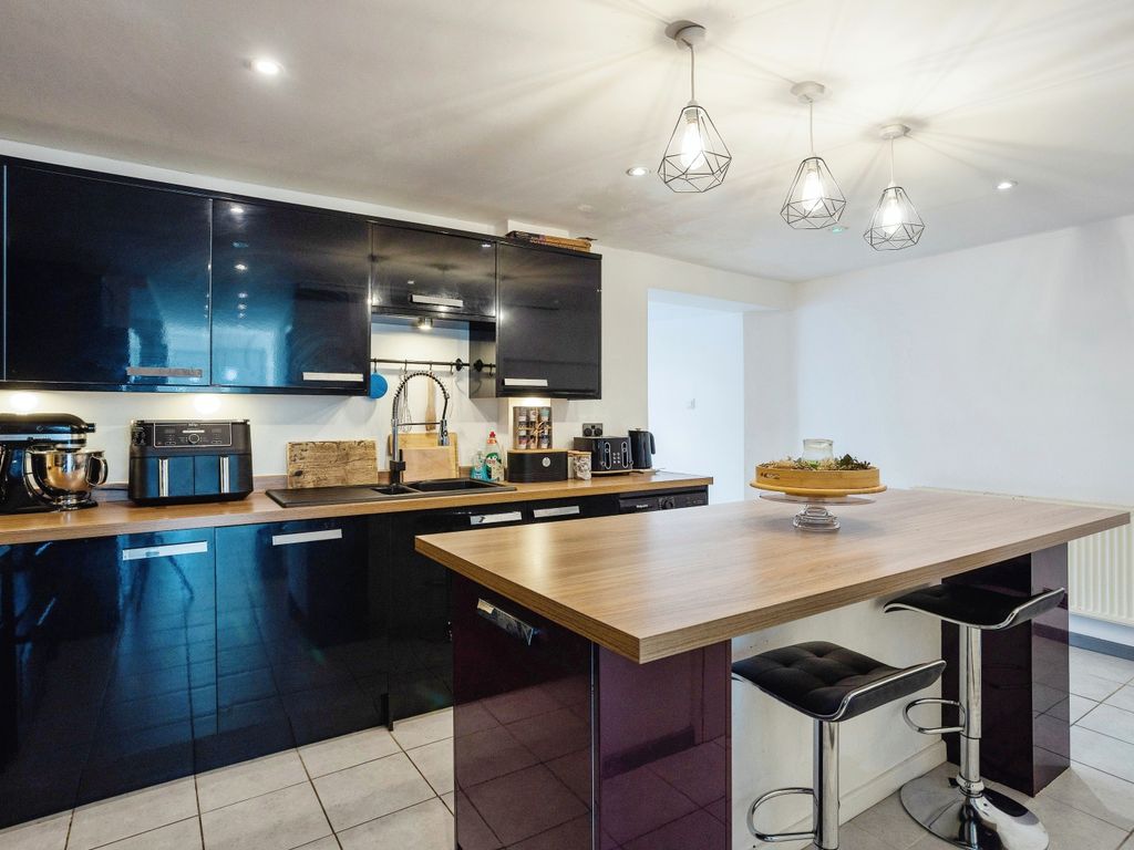 3 bed end terrace house for sale in Granary, Tonbridge TN12, £380,000