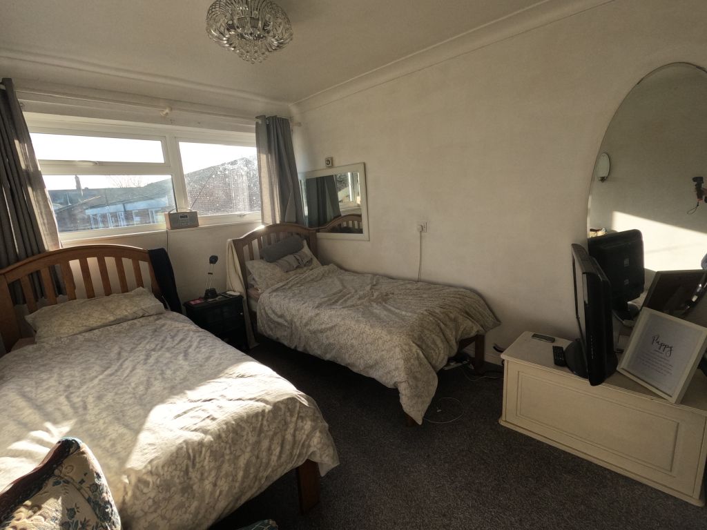 1 bed flat for sale in Eden Park Avenue, Beckenham BR3, £250,000