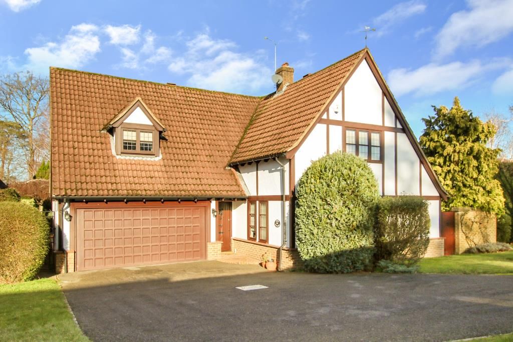 4 bed detached house for sale in Sycamore Close, Fetcham KT22, £1,095,000