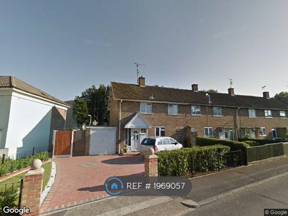 3 bed end terrace house to rent in Redgrave Road, Basildon SS16, £1,990 pcm