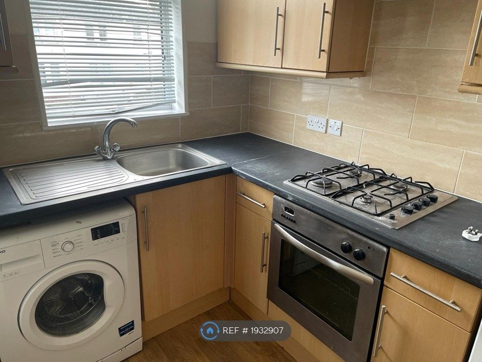 2 bed flat to rent in Hilton Terrace Aberdeen, Aberdeen AB24, £650 pcm