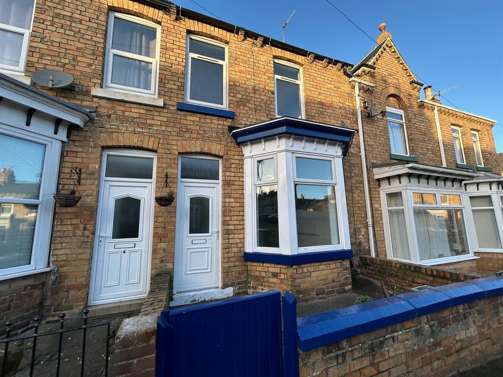 2 bed terraced house to rent in Livingstone Road, Scarborough YO12, £795 pcm