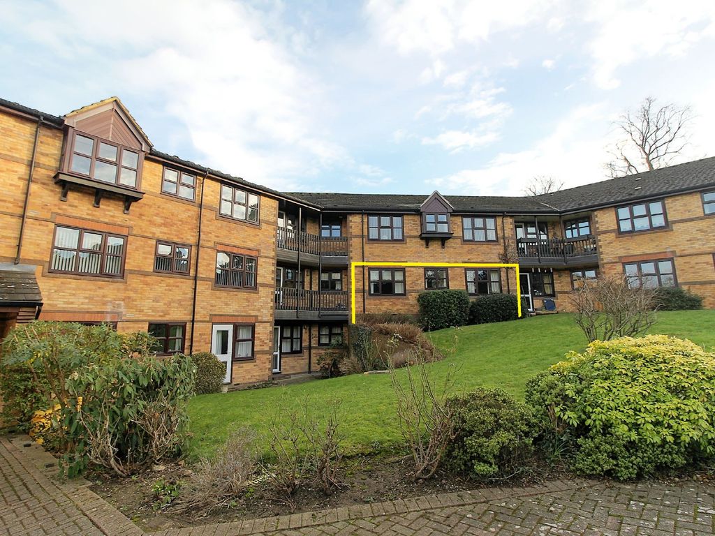 2 bed flat for sale in Stoneygate Road, Leicester LE2, £120,000