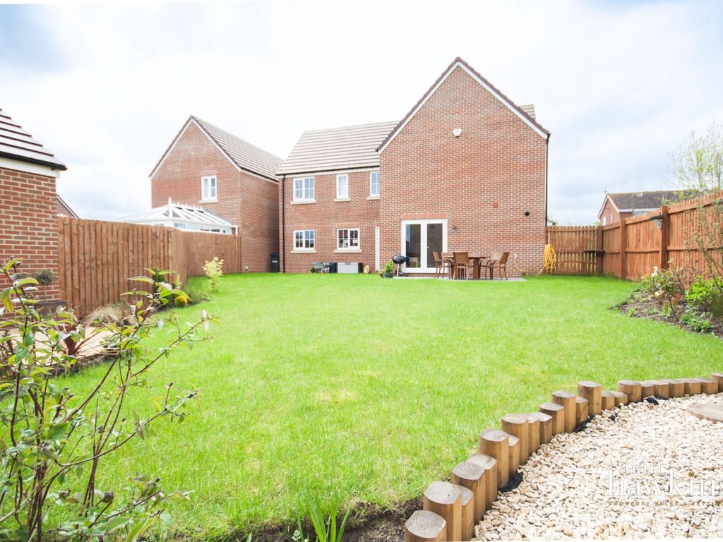 4 bed detached house to rent in Windmill Road, Royal Wootton Bassett SN4, £2,000 pcm