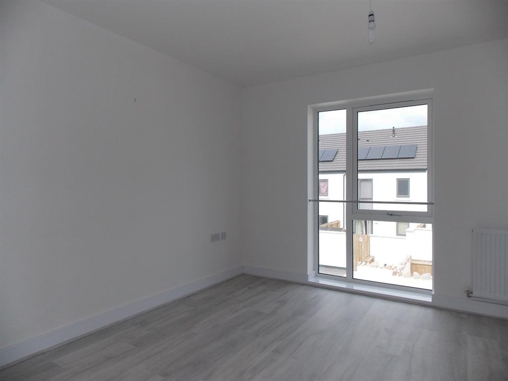 2 bed flat to rent in Redruth, Cornwall TR15, £795 pcm