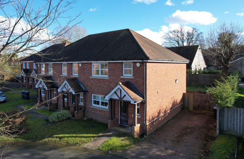 3 bed end terrace house for sale in Ellerton Way, Wrecclesham, Farnham GU10, £485,000