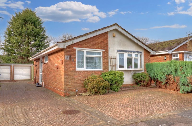 2 bed bungalow for sale in Beech Close, Stokenchurch, High Wycombe HP14, £350,000