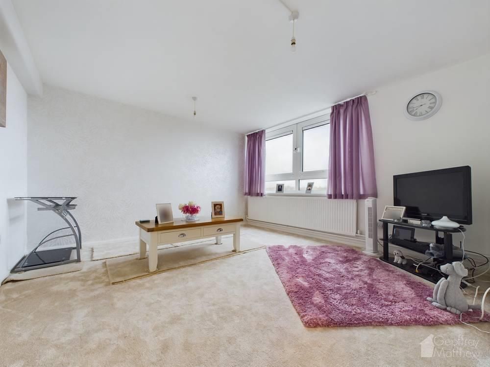 2 bed flat for sale in Harrow Court, Stevenage SG1, £185,000