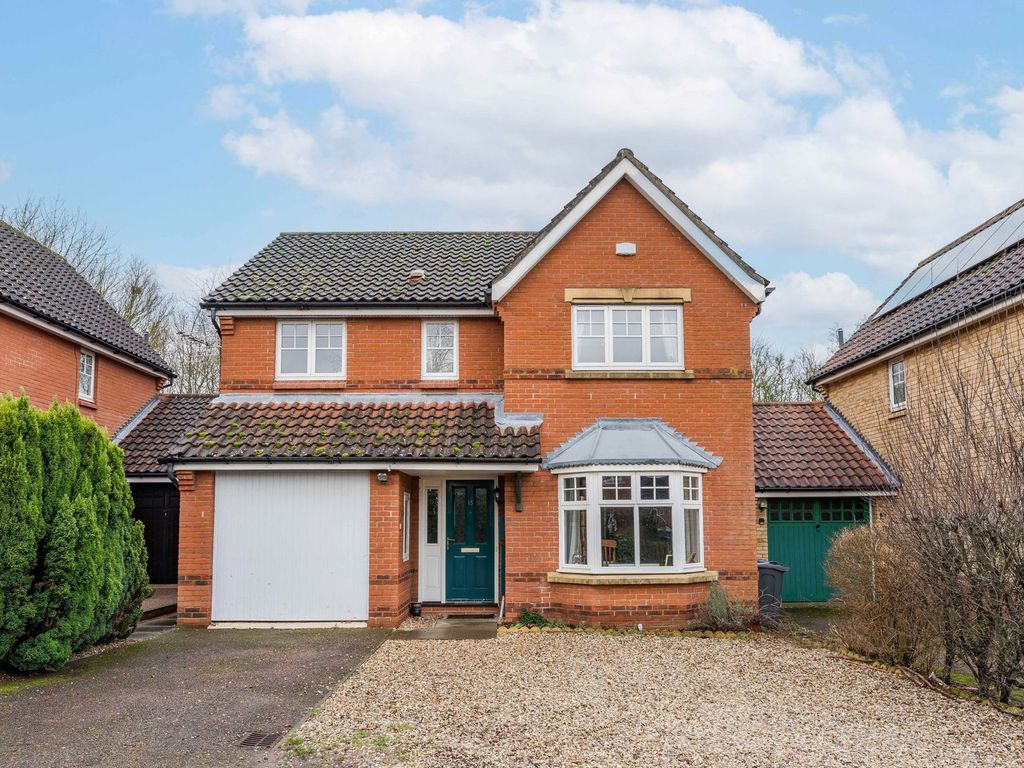 4 bed detached house for sale in Cardinal Close, Easton NR9, £300,000