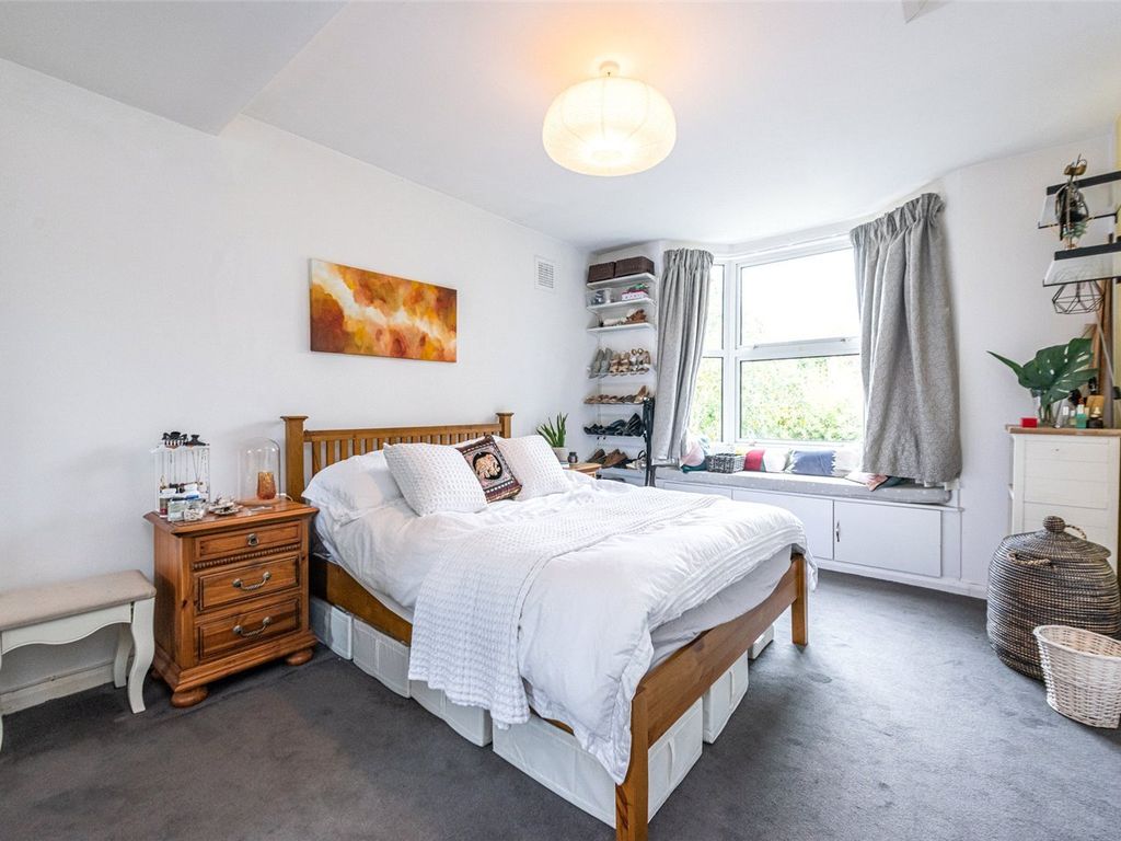2 bed flat for sale in Stanley Gardens, London NW2, £575,000