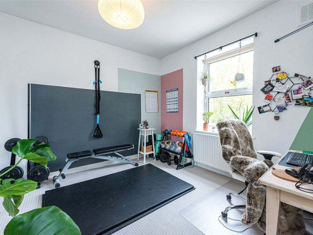 2 bed flat for sale in Stanley Gardens, London NW2, £575,000