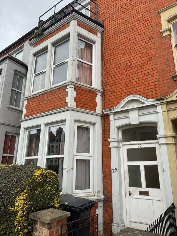 7 bed terraced house to rent in Harlestone Road, Northampton NN5, £4,550 pcm