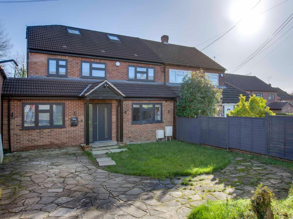 4 bed semi-detached house for sale in Quarrendon Road, Amersham, Buckinghamshire HP7, £895,000