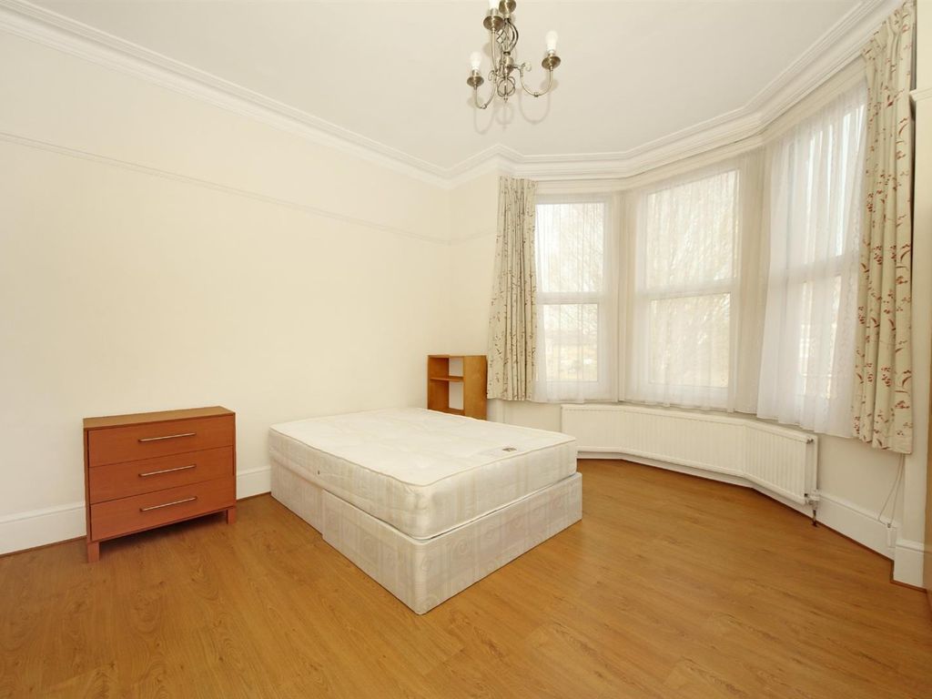 Studio to rent in Gordon Road, London W5, £1,300 pcm