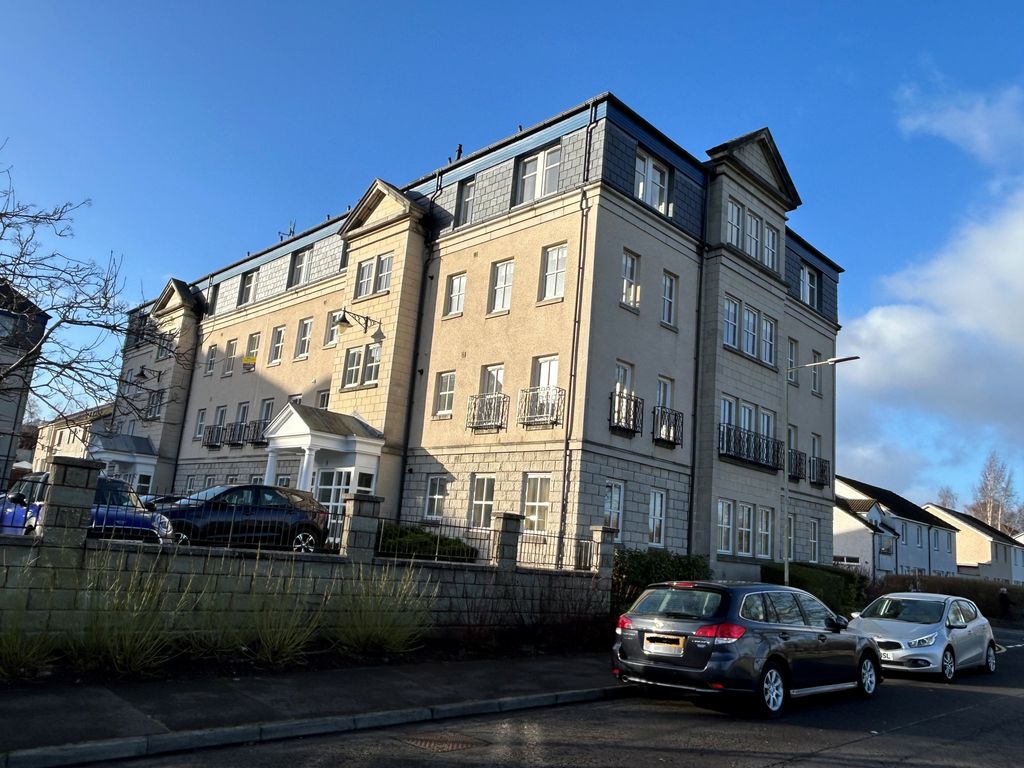 2 bed flat for sale in South Inch Court, Perth PH2, £165,000