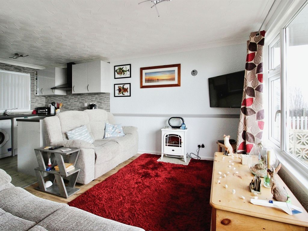 2 bed mobile/park home for sale in Fort Road, Lavernock, Penarth CF64, £84,950