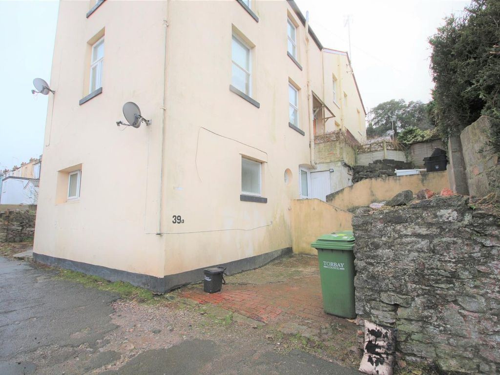 2 bed flat to rent in Parkfield Road, Torquay TQ1, £720 pcm