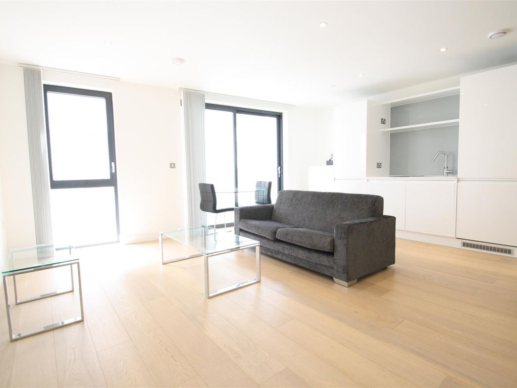 Studio to rent in Kensington Apartments, Commercial Street, London E1, £2,080 pcm