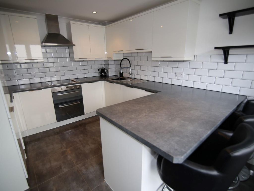 4 bed property to rent in Elizabeth Penton Way, Bampton, Tiverton EX16, £1,300 pcm