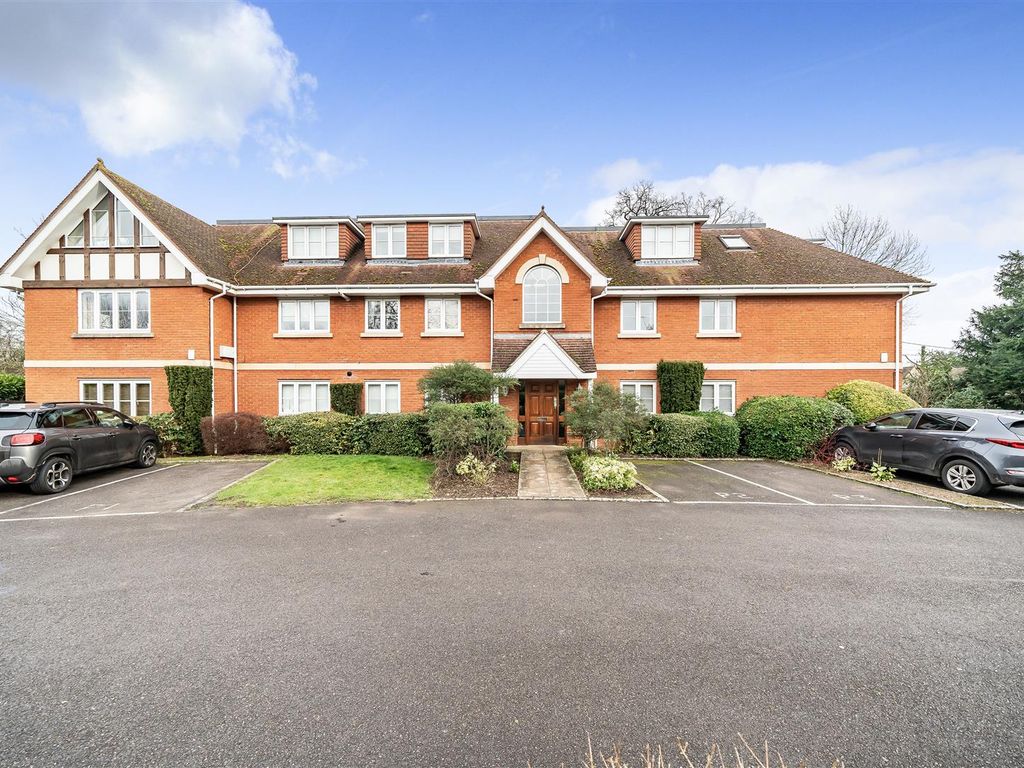 2 bed flat for sale in Highgrove, Reading Road, Winnersh, Berkshire RG41, £280,000