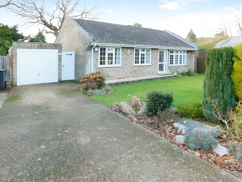 3 bed detached bungalow for sale in Bosley Close, Christchurch BH23, £500,000