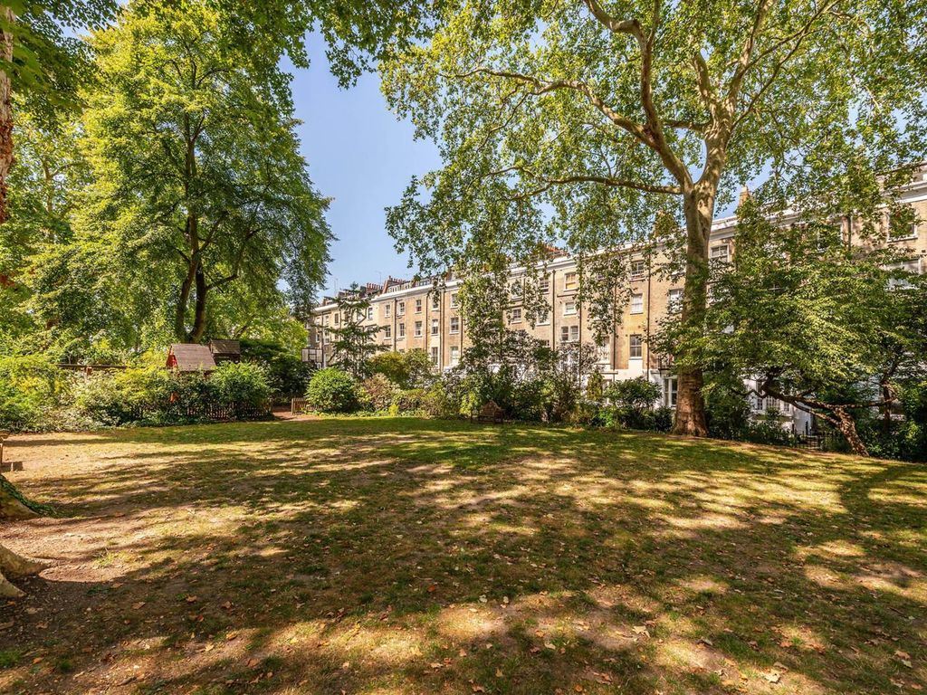 2 bed flat to rent in Ladbroke Gardens, Notting Hill, London W11, £2,969 pcm