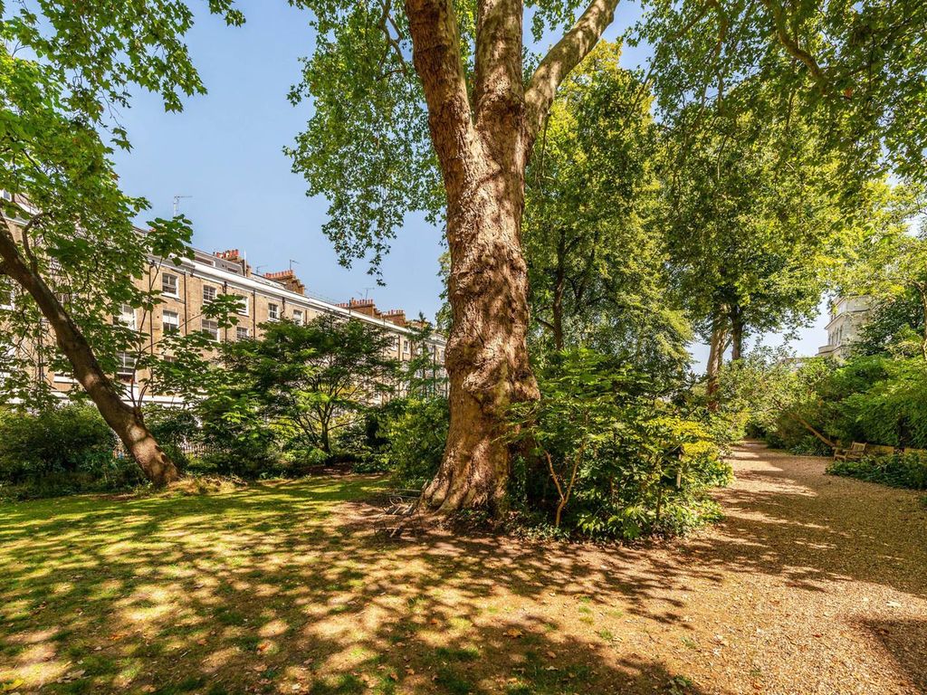 2 bed flat to rent in Ladbroke Gardens, Notting Hill, London W11, £2,969 pcm