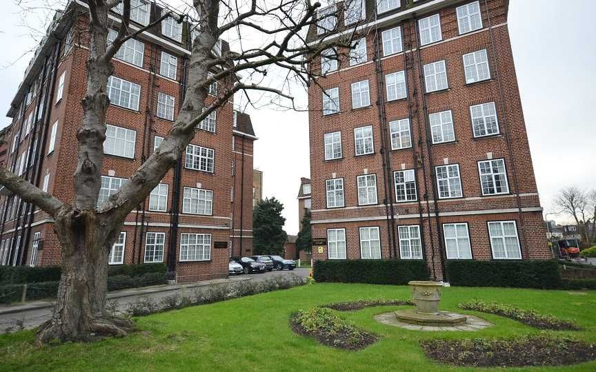 2 bed flat to rent in Heathfield Terrace, London W4, £2,353 pcm